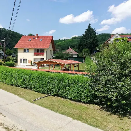 Pensjonat Lotuszvirag Vendeghaz