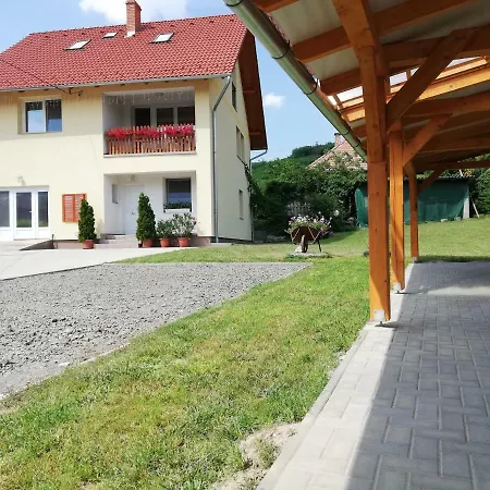 Lotuszvirag Vendeghaz Guest house *