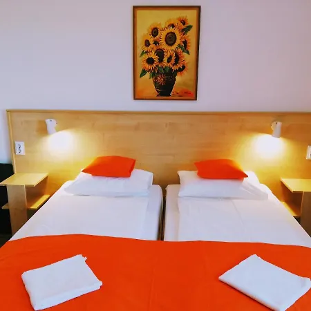 Lotuszvirag Vendeghaz Guest house *